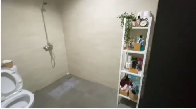 10 Penampakan rumah Ricky Harun, rooftop-nya penuh tanaman hias