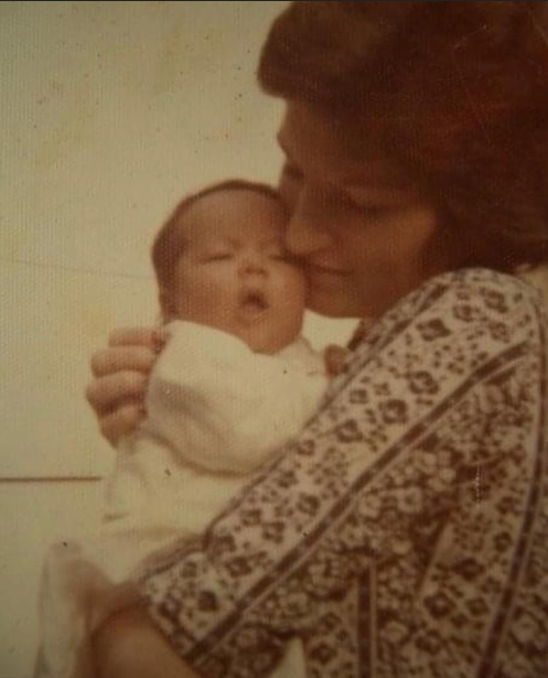 Potret masa kecil 9 seleb bareng ibu bule, parasnya bikin gemas