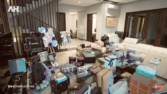 10 Momen Atta dan Aurel buka kado pernikahan, dapat hadiah dari Jokowi