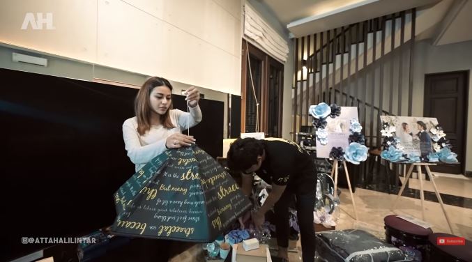 10 Momen Atta dan Aurel buka kado pernikahan, dapat hadiah dari Jokowi