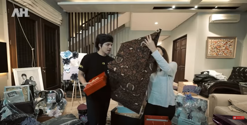 8 Seleb dapat kado dari Presiden Jokowi, terbaru Atta dan Aurel