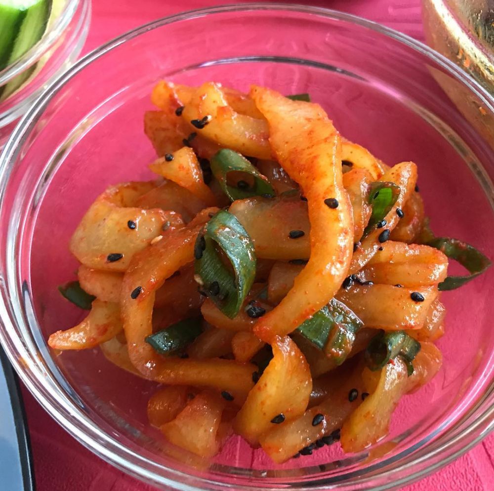 Nggak melulu sayuran, ini 5 kimchi dari buah-buahan