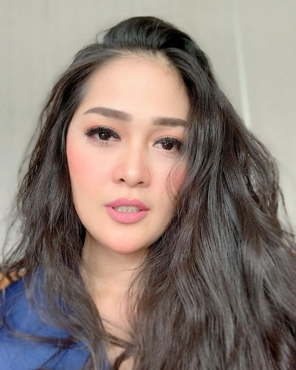 Potret 10 mantan artis cilik bermakeup tebal, manglingi