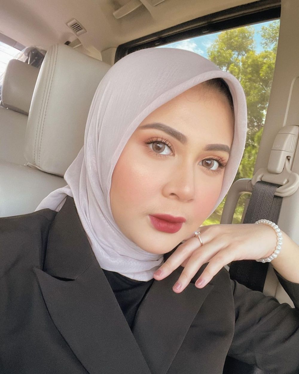 Potret 10 mantan artis cilik bermakeup tebal, manglingi