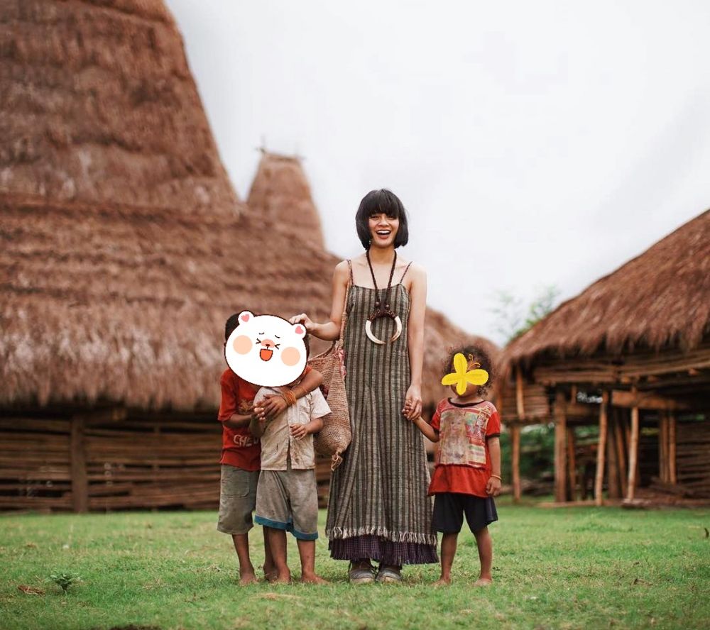 Potret 10 diva Indonesia pakai kain etnik, tampil menawan