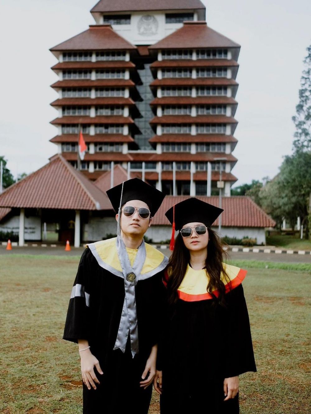 Jarang tersorot, 6 potret Febby Rastanty dengan sang adik