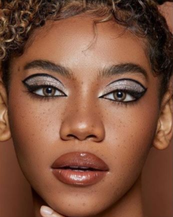 7 Potret Zsa Zsa Utari bermakeup tebal, manglingi bak seleb Hollywood