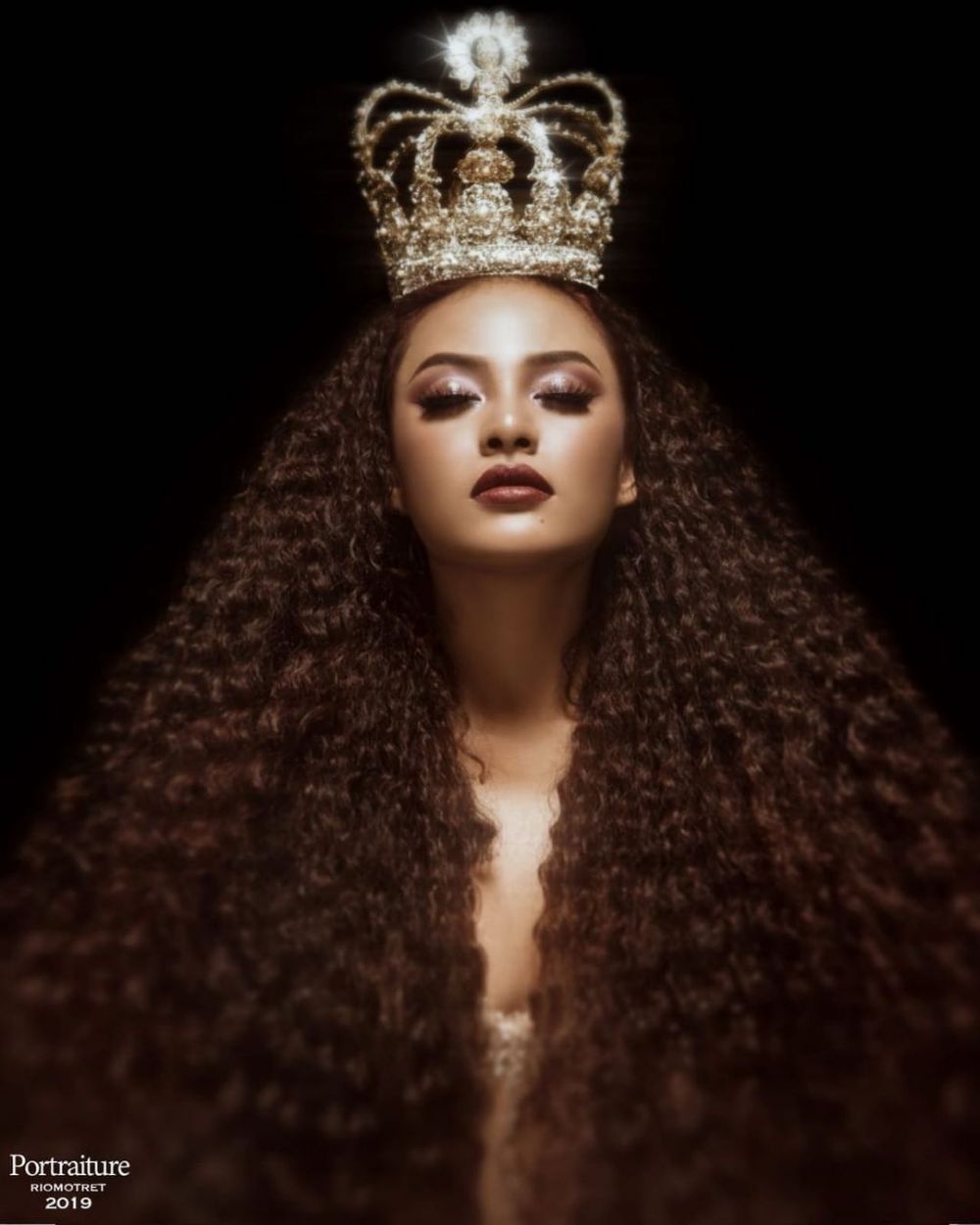 10 Gaya pemotretan Aurel Hermansyah beragam tema, pesonanya terpancar