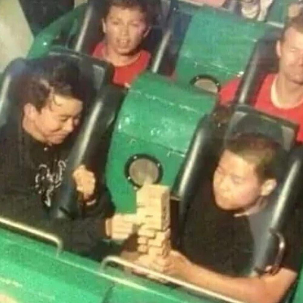 10 Potret kocak orang naik wahana bermain, lucunya bikin geleng kepala