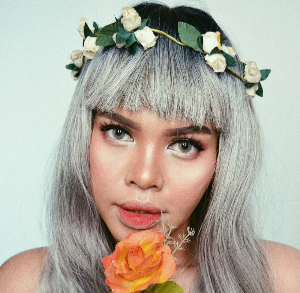 14 Gaya rambut Lifnie Sanders, vlogger asal Papua yang anggun banget