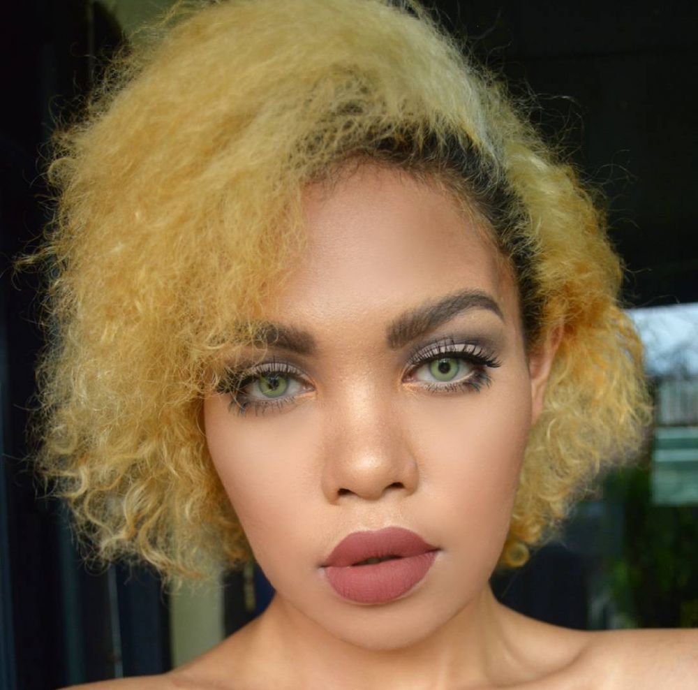 14 Gaya rambut Lifnie Sanders, vlogger asal Papua yang anggun banget