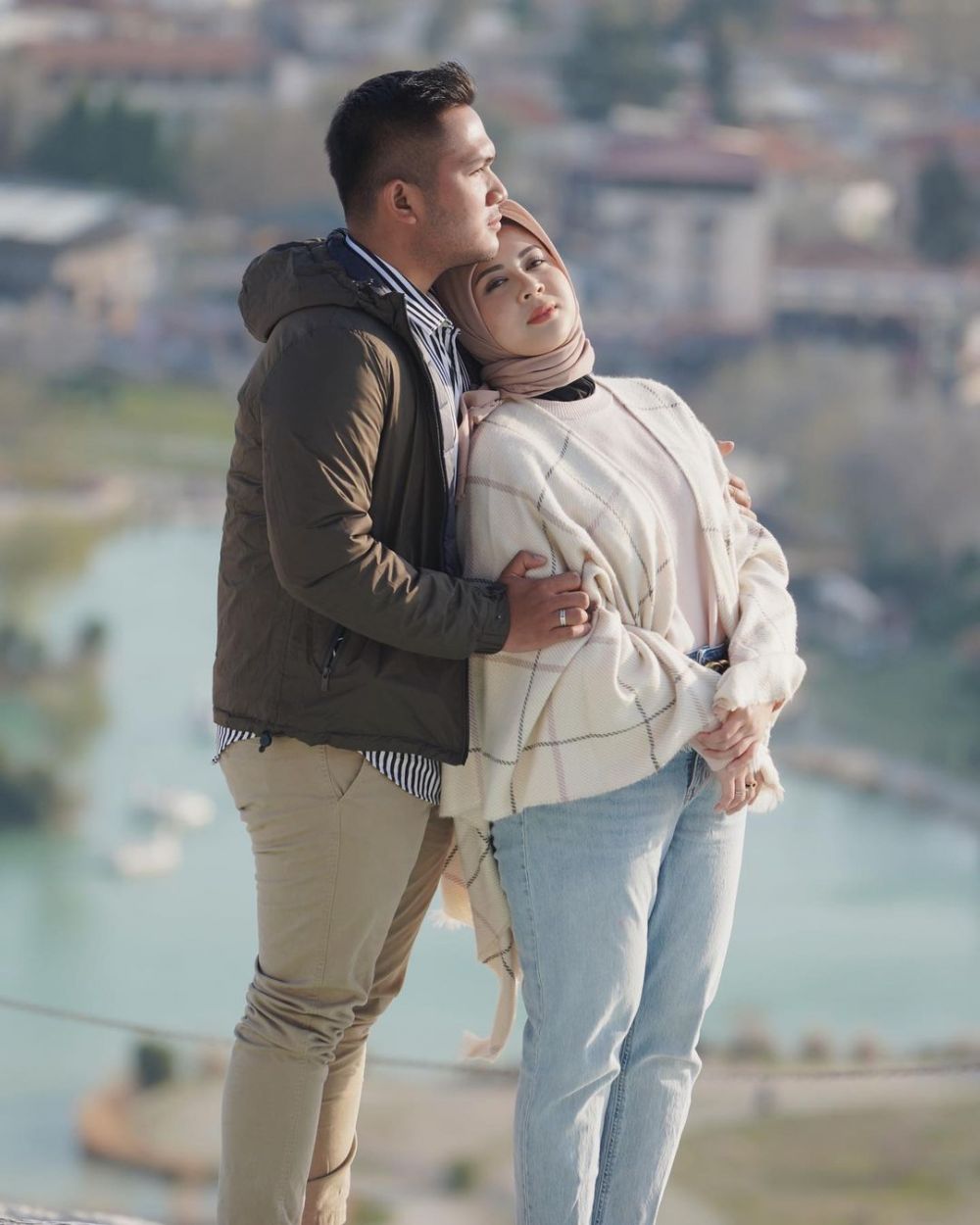 10 Potret mesra Kesha Ratuliu dan suami di Turki, honeymoon kedua