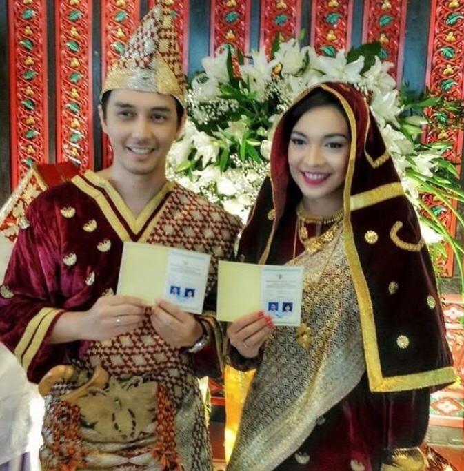 12 Seleb menikah pakai adat Minang, terbaru Aurel Hermansyah