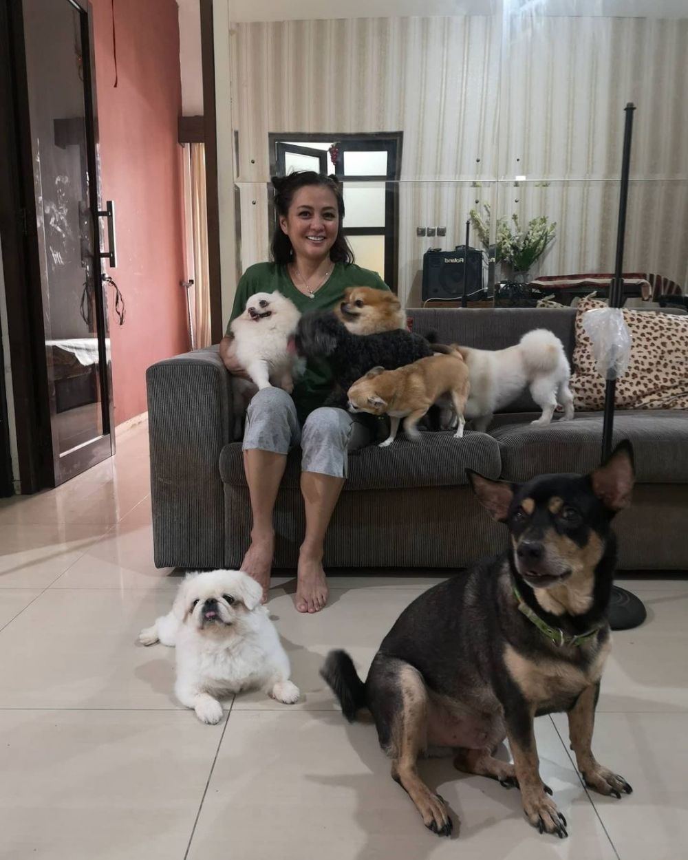 10 Potret rumah Moudy Wilhelmina, penuh koleksi tanaman