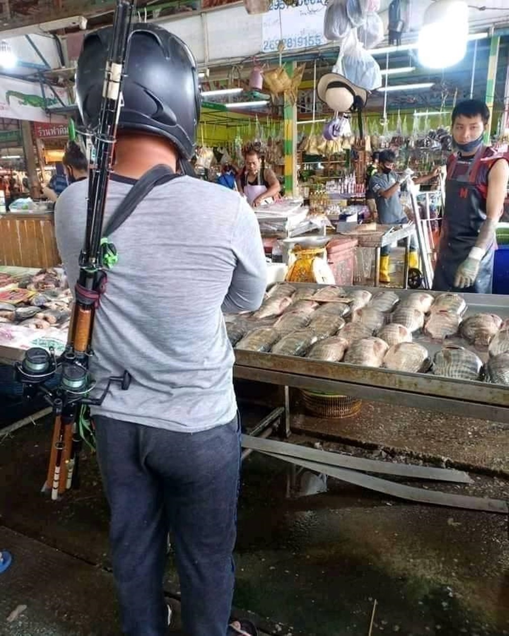 10 Aksi nyeleneh bapak-bapak atasi masalah ini bikin ngakak