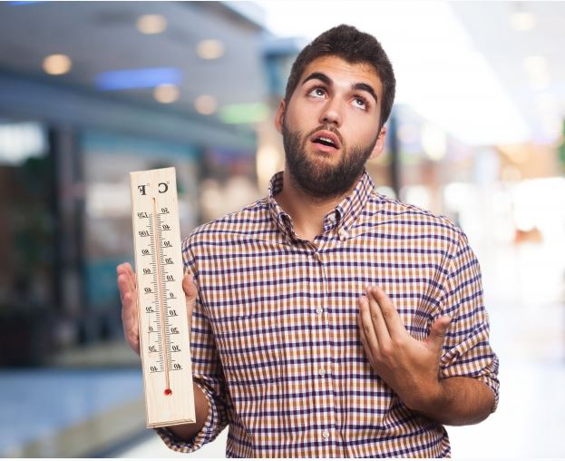 10 Manfaat minum air putih hangat saat buka puasa