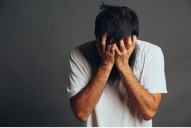 10 Manfaat minum air putih hangat saat buka puasa