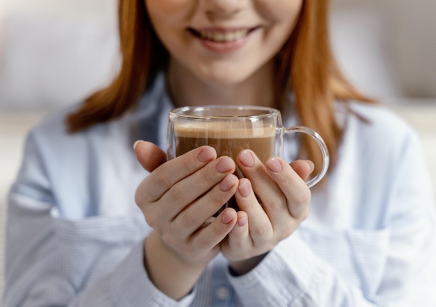 Hindari 10 makanan & minuman ini saat sahur biar puasa lancar