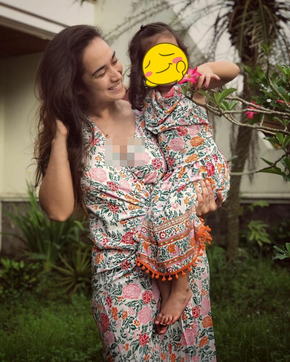 Tinggal di Bali, ini gaya fashion 10 seleb cantik saat momong anak