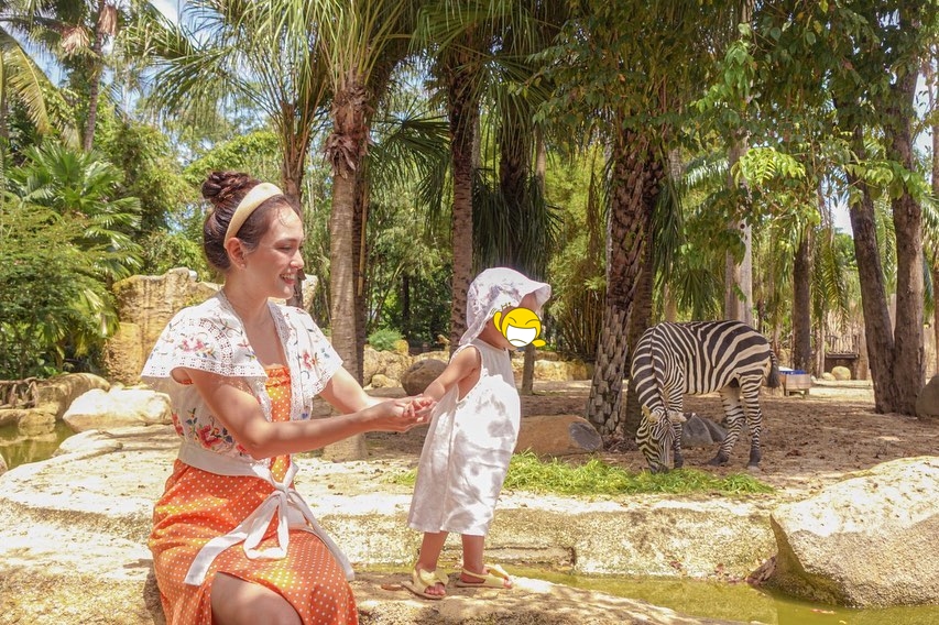 Tinggal di Bali, ini gaya fashion 10 seleb cantik saat momong anak