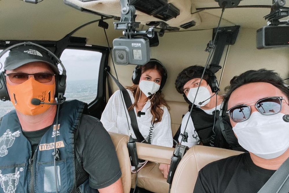 10 Potret keseruan Atta dan Aurel keliling Bali naik helikopter