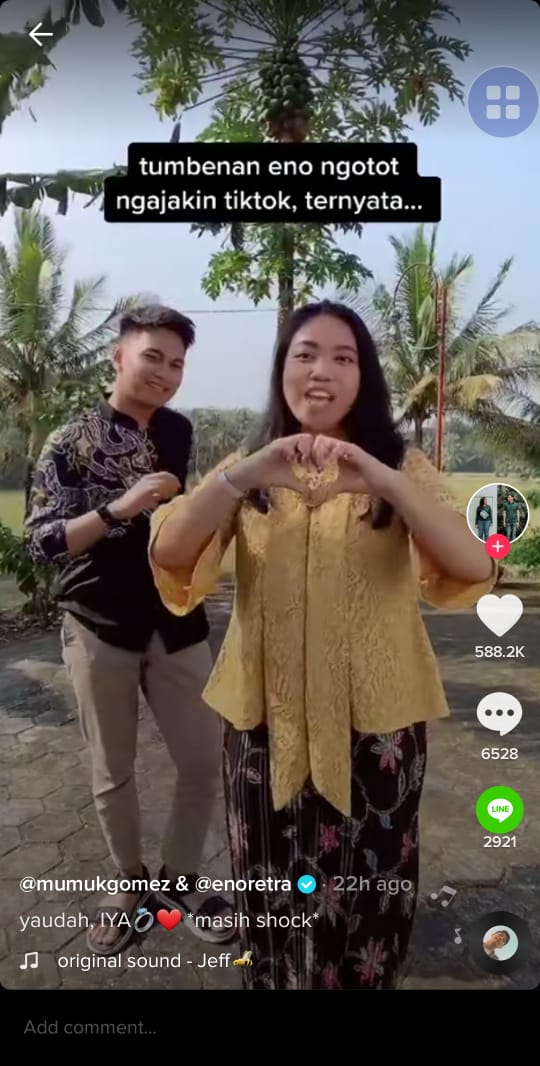 10 Momen Mumuk Gomez dilamar kekasih, bikin baper