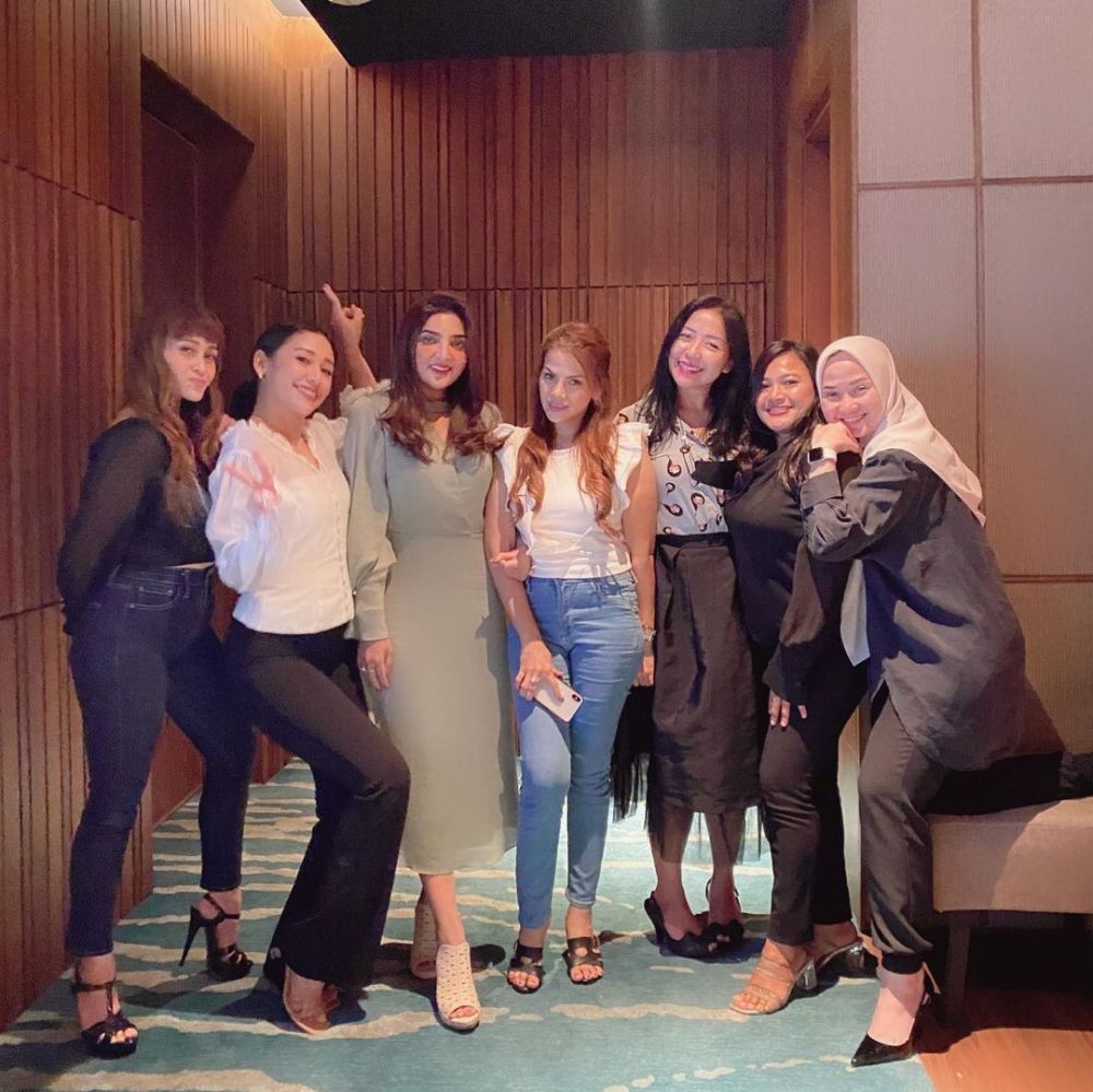 Pose bareng sahabatnya, wajah Ashanty bikin warganet khawatir