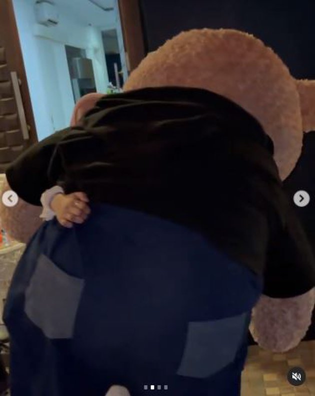 Hibur Lesty Kejora sedang sakit, ini 6 momen Rizky Billar beri kejutan