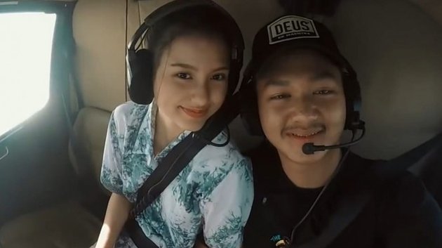 Momen mesra 8 pasangan seleb di dalam pesawat, terbaru ada Atta-Aurel