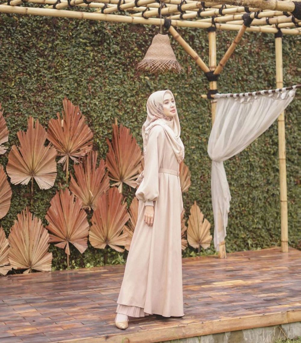 8 Gaya hijab seleb yang bisa jadi inspirasi tampilan Ramadan 2021