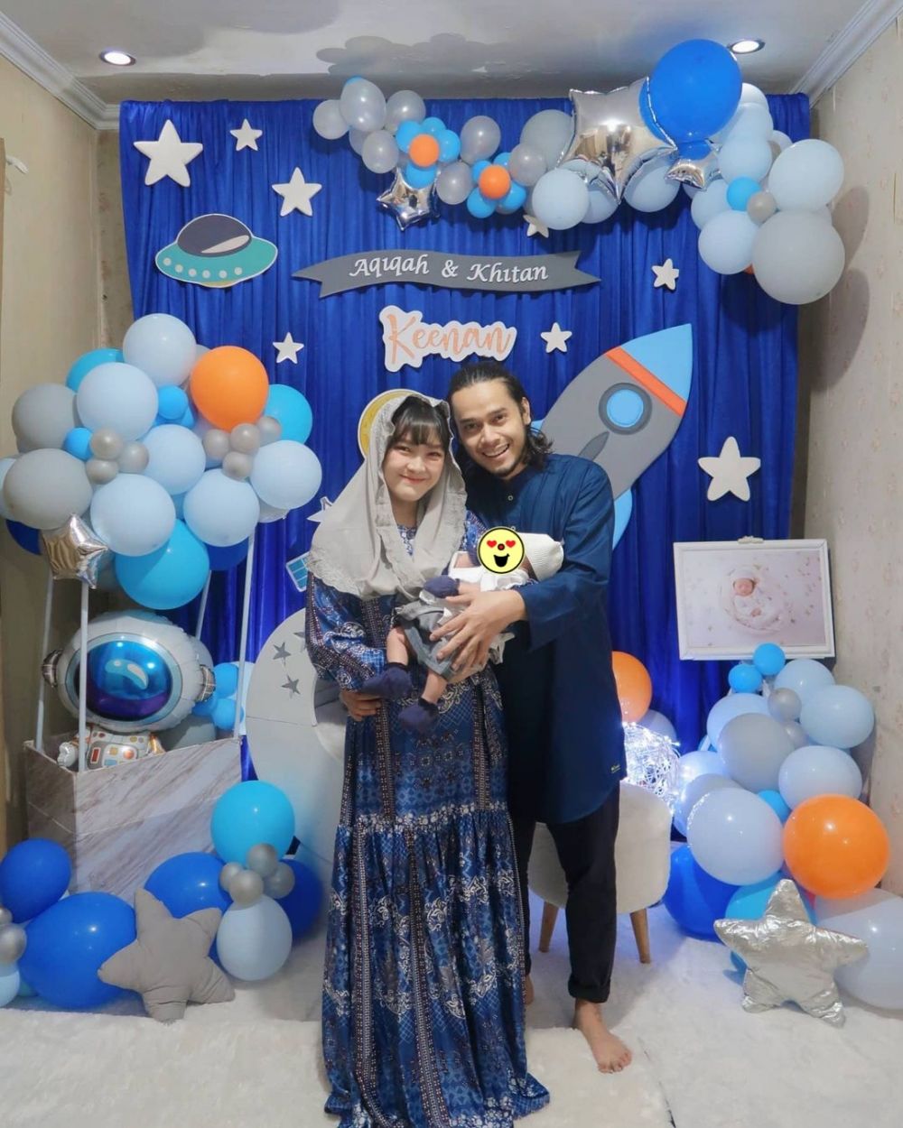 7 Momen khitan dan akikah anak Ana Riana, dekorasinya serba biru