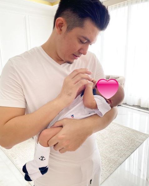 8 Potret Irwansyah momong baby Ukkasya, penuh kebahagiaan