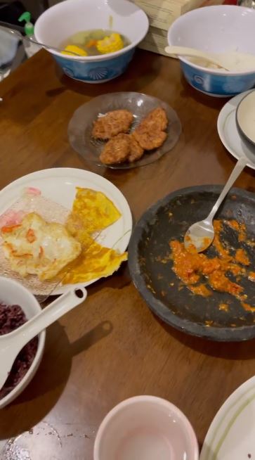 Intip menu sahur hari pertama 10 seleb, makanan Ashanty sederhana