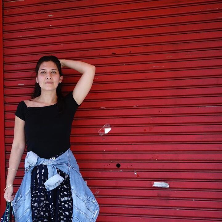 Hobi thrifting, 10 seleb ini berkelas kenakan baju bekas