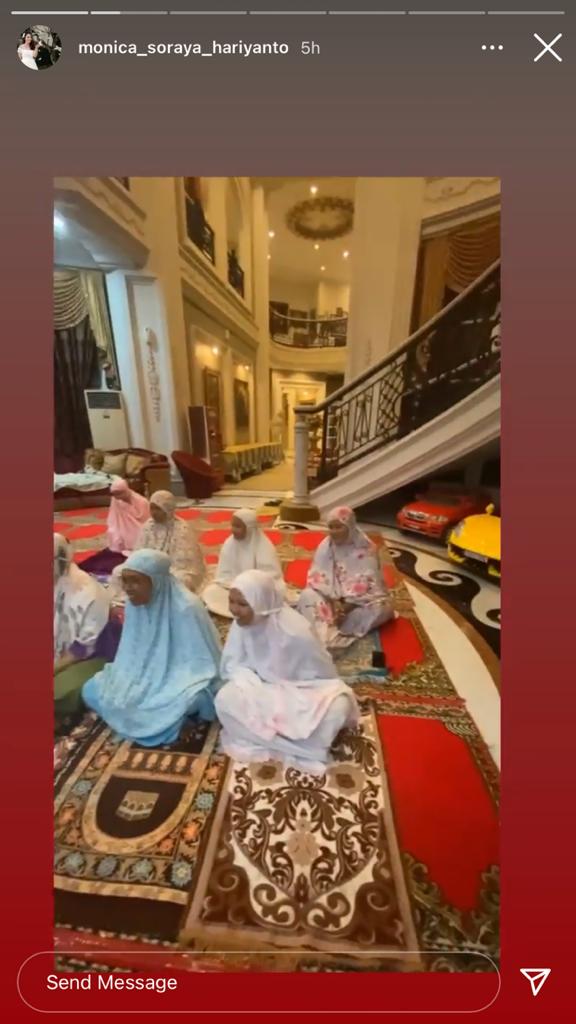 Momen 5 seleb jalani ibadah tarawih pertama, kumpul bareng keluarga