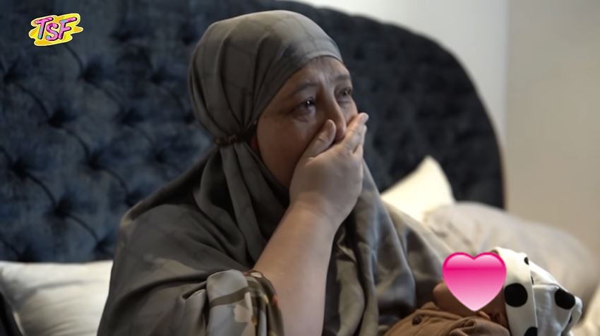 9 Momen ibu Zaskia Sungkar gendong baby Ukkasya, penuh haru