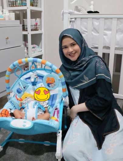 15 Seleb ini jalani puasa Ramadan pertama sebagai ibu, penuh haru