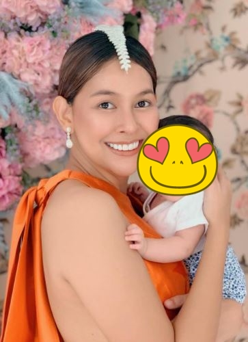 15 Seleb ini jalani puasa Ramadan pertama sebagai ibu, penuh haru