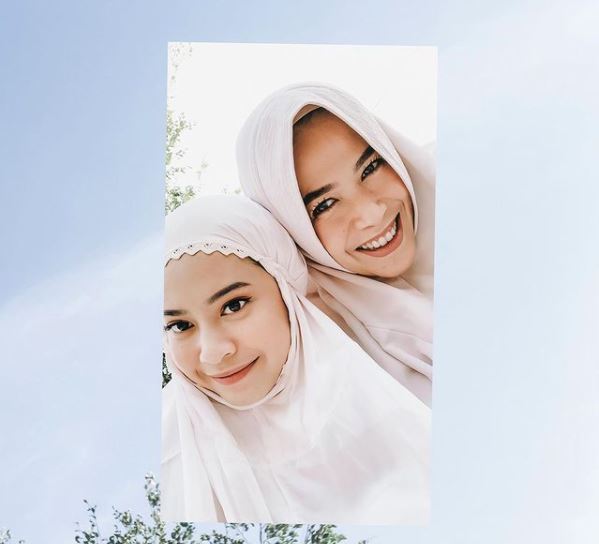 8 Potret Hanggini 'Ustad Milenial' kenakan hijab, pesonanya manglingi