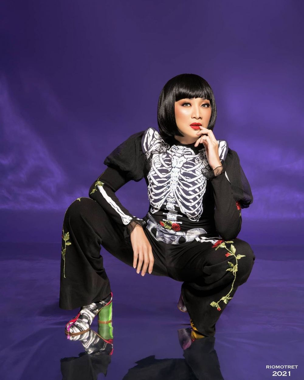 Pemotretan 10 seleb pakai outfit hitam, Natasha Wilona tampil beda