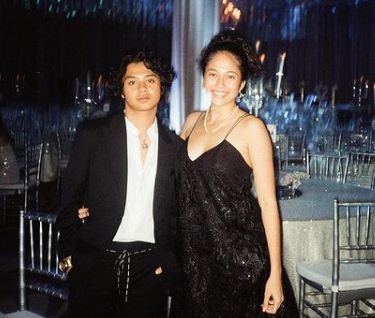 10 Potret mesra Bastian Steel dan Sitha Marino, kerap liburan bareng