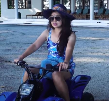 8 Potret Mayangsari liburan di Pulau Bira Kecil, naik yacht mewah