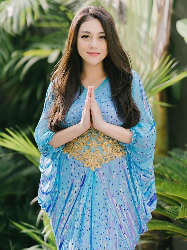 Nama asli 10 pesinetron blasteran ini panjang, ada Celine Evangelista