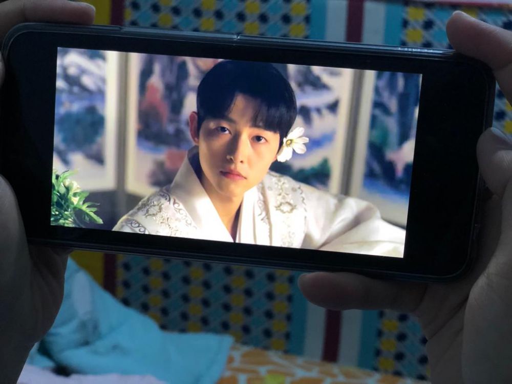 Realme 8, smartphone paling stylish berdesain premium futuristik