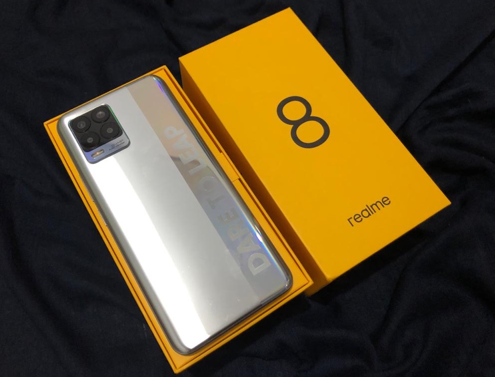 Realme 8, smartphone paling stylish berdesain premium futuristik