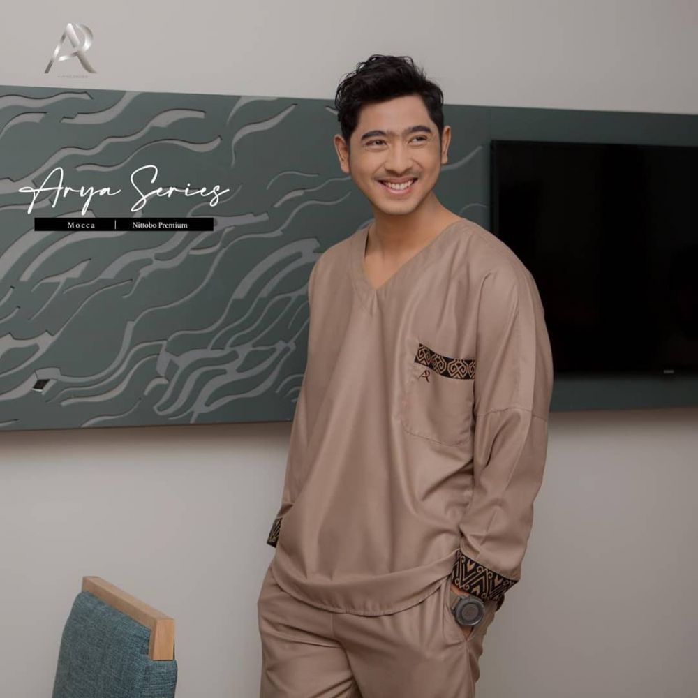 10 Potret Arya Saloka jadi model busana muslim, ganteng maksimal