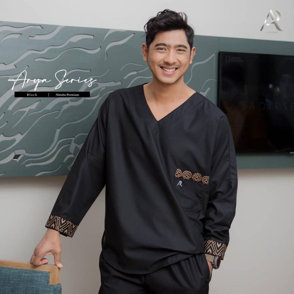 10 Potret Arya Saloka jadi model busana muslim, ganteng maksimal