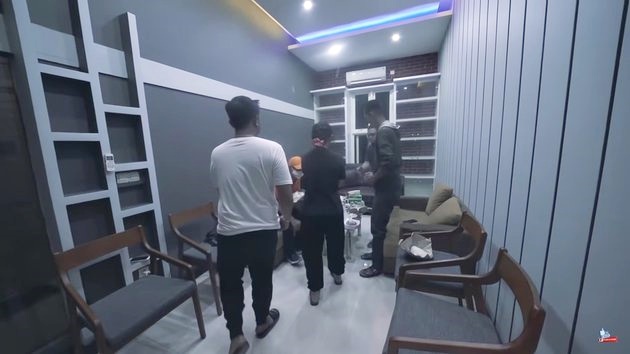 10 Potret kantor baru Denny Caknan, kamar pribadinya curi perhatian