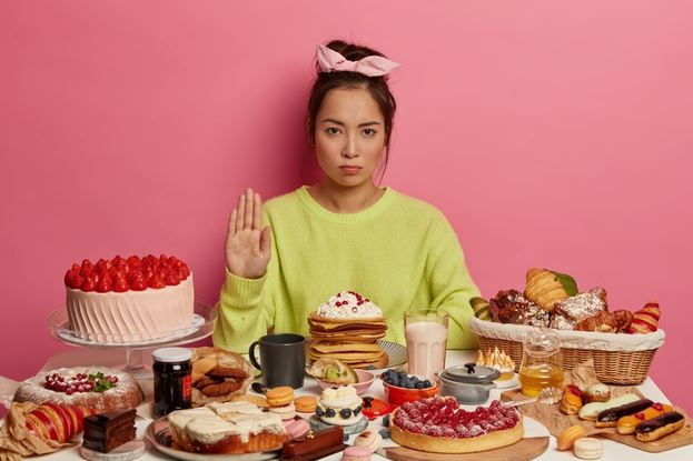 10 Cara atasi perut begah saat berbuka puasa