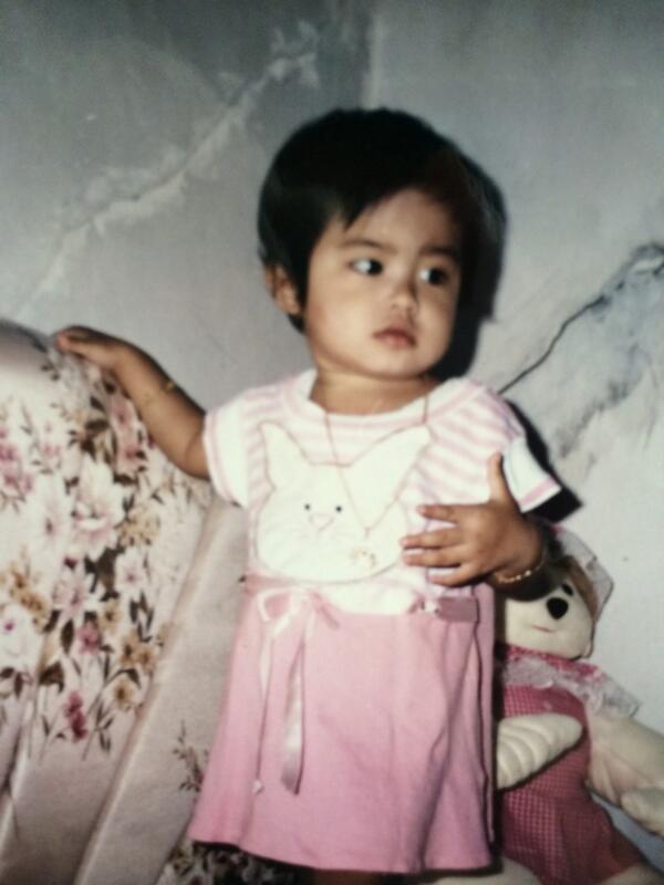 10 Potret masa kecil Ochi Rosdiana, parasnya bikin gemas